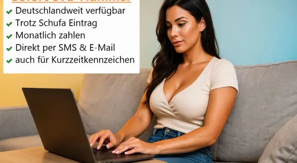 Frau am Laptop, die sich über die eVB-Nummer informiert. Sofort verfügbar, auch für Kurzzeitkennzeichen.