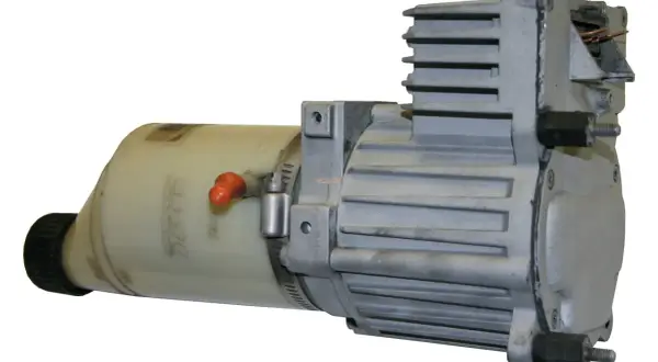 Elektrische Servolenkungspumpe. Wenn die Servolenkung defekt ist, können die Kosten für Reparatur oder Austausch hoch sein.