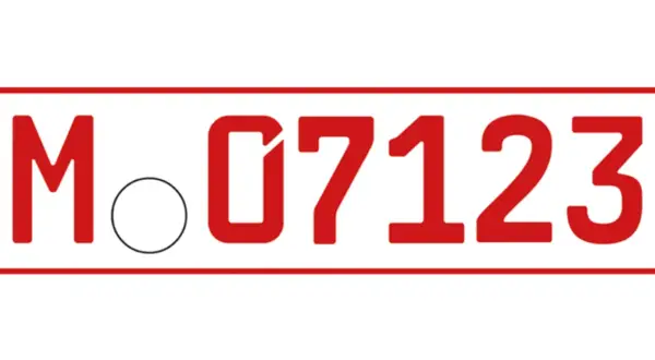 Rotes Kennzeichen "M 07123" mit Siegelkreis. Darf man mit roten Kennzeichen fahren? Ja, für Überführungs- oder Prüfungsfahrten.
