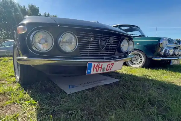 Oldtimer mit Kennzeichen MH 07. Die Versicherung für dieses Schmuckstück ist sicher gut angelegt.